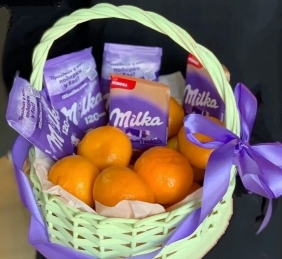 Подарочная  корзина "Милка" с мандаринами ( апельсинами ) - День Рождения