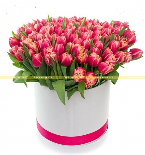 Пестролистные тюльпаны в шляпной коробочке фото 1