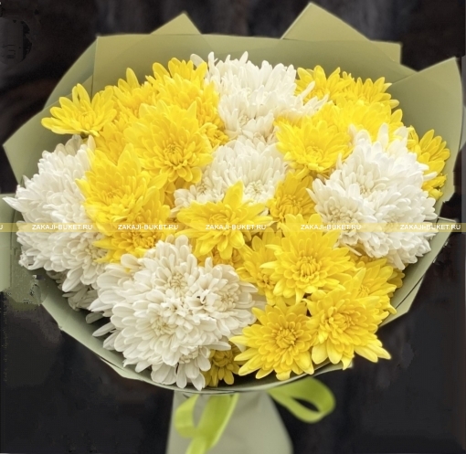 Букет из белых и жёлтых хризантем  фото 1