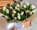 Белые тюльпаны в сумочке 