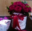  Красные розы в коробке и Раффало
