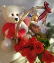 Подарочная корзина с "Мишкой" и розами
