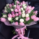 Букет из розовых и белых тюльпанов 