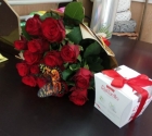Букет из 21 красной   розы  и Рафаэлло 