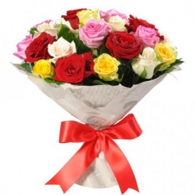 Букет из  разноцветных роз в крафте - Розы (средние- 60 см)