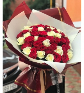 Букет из белых и красных роз - Розы (средние- 60 см)