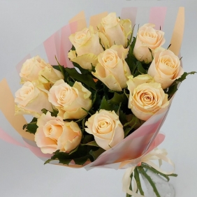 15 кремовых роз - Розы (средние 55-60 см)