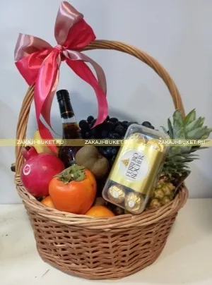 Подарочная корзина большая с фруктами, коньяком и конфетами . - Подарочные корзины. Предзаказ за 1-2  дня до доставки .