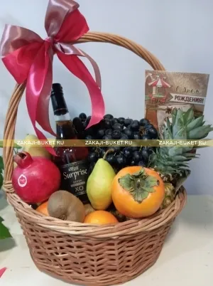 Подарочная корзина с фруктами и коньяком . - Подарочные корзины. Предзаказ за 1-2  дня до доставки .