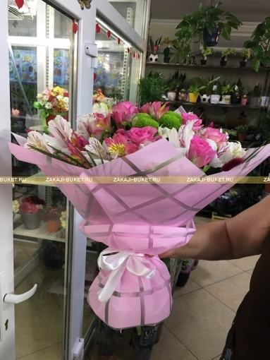 Букет из хризантем ,альстромерии ,роз  фото 3