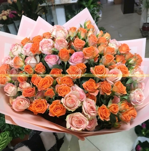  Букет из оранжевых кустовых роз  фото 1