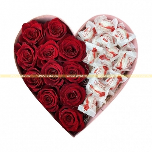 Сердце из красных роз и конфет Рафаэлло в коробочке. фото 1