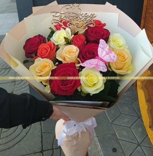 Яркий букет из разноцветных роз "С днём рождения" фото 1