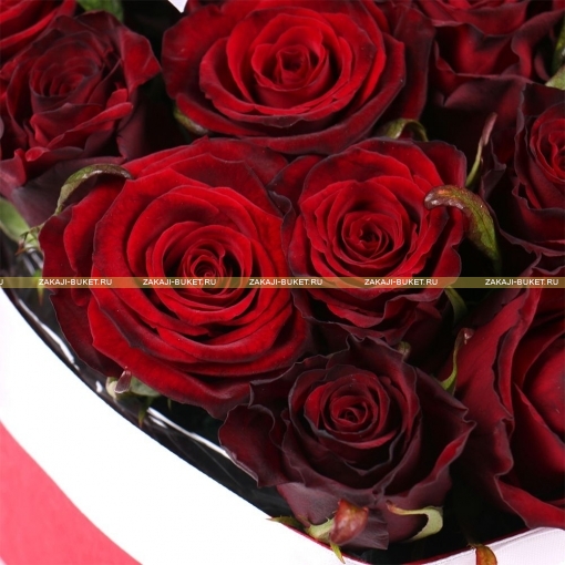 Сердце из красных роз Пылкая любовь фото 2