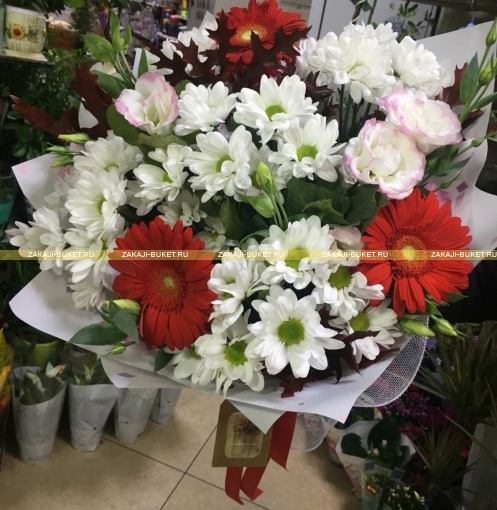 Букет «Прекрасное мгновение» с герберами, хризантемами, кустовой розы фото 2