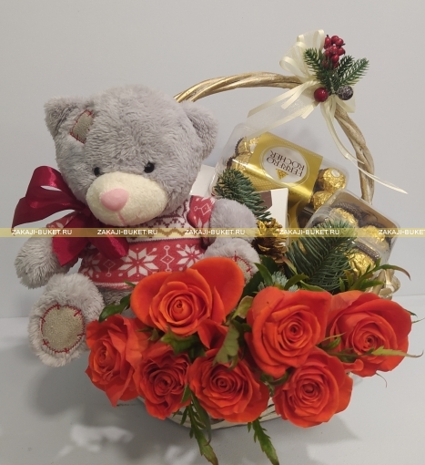 Корзина с "Мишкой" и розами ( или тюльпанами) фото 1