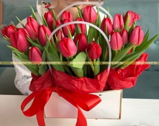 Красные тюльпаны в сумочке  фото 1